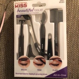 NEW Kiss eyebrow kit